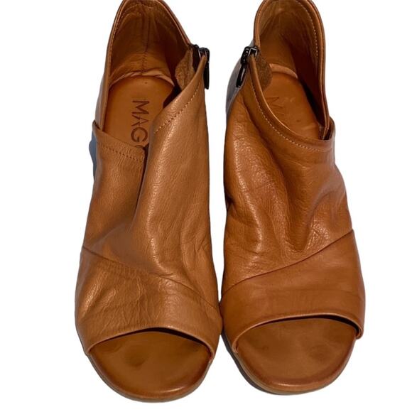 Mago Fall sandals 7 Leather booties 7.5 ankle boots Tan Boho low heel peep toe - Picture 1 of 16
